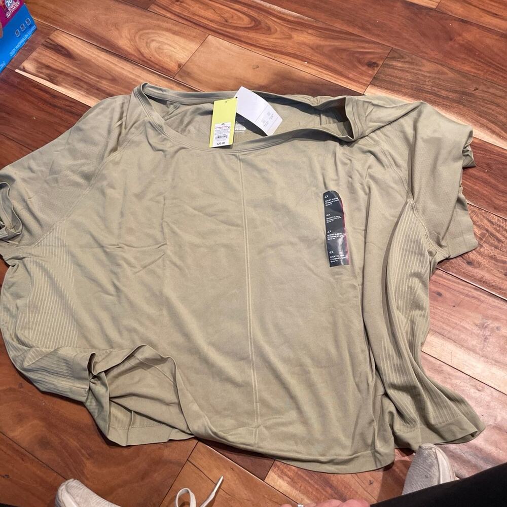 All in motion workout top size 4X short sleeve cropped length boxy cut